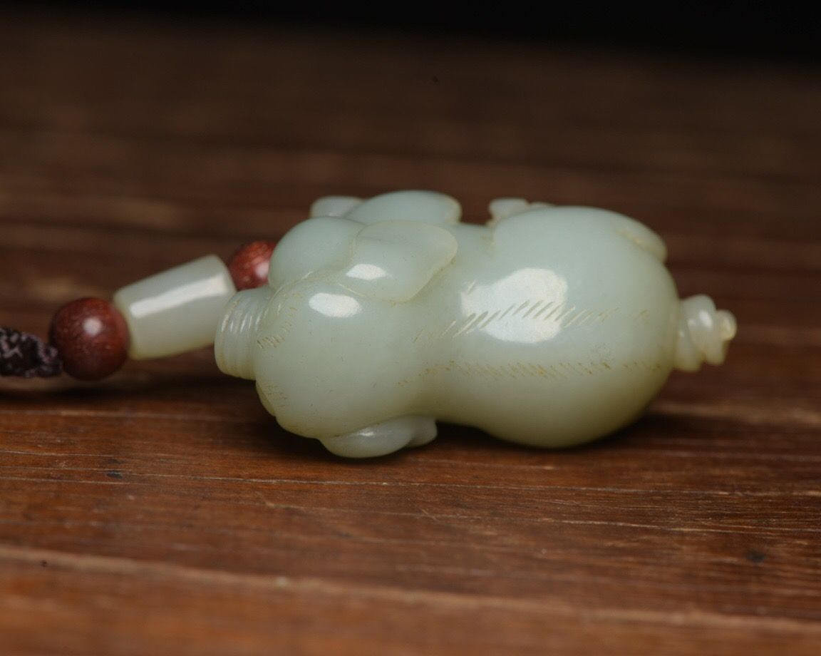 旧家蔵出し 和田玉細密彫 羊脂白玉 沁色自然 玉魚 彫刻 根付 裝身具 賞