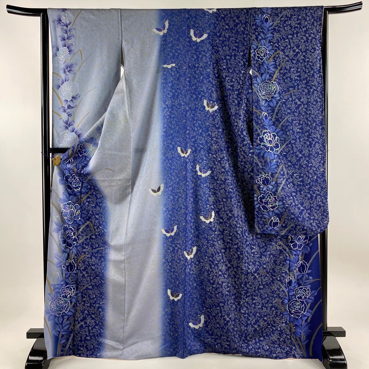 振袖 身丈171cm 裄丈64cm M 袷 山口小夜子 落款 薔薇 蝶 銀通し 金銀彩  