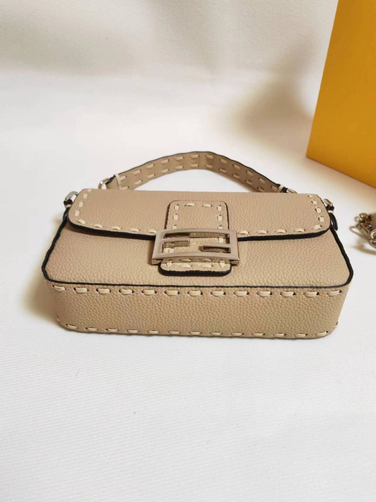 FENDI マンマバケット FF金具 ミニショルダーバッグ - メルカリ