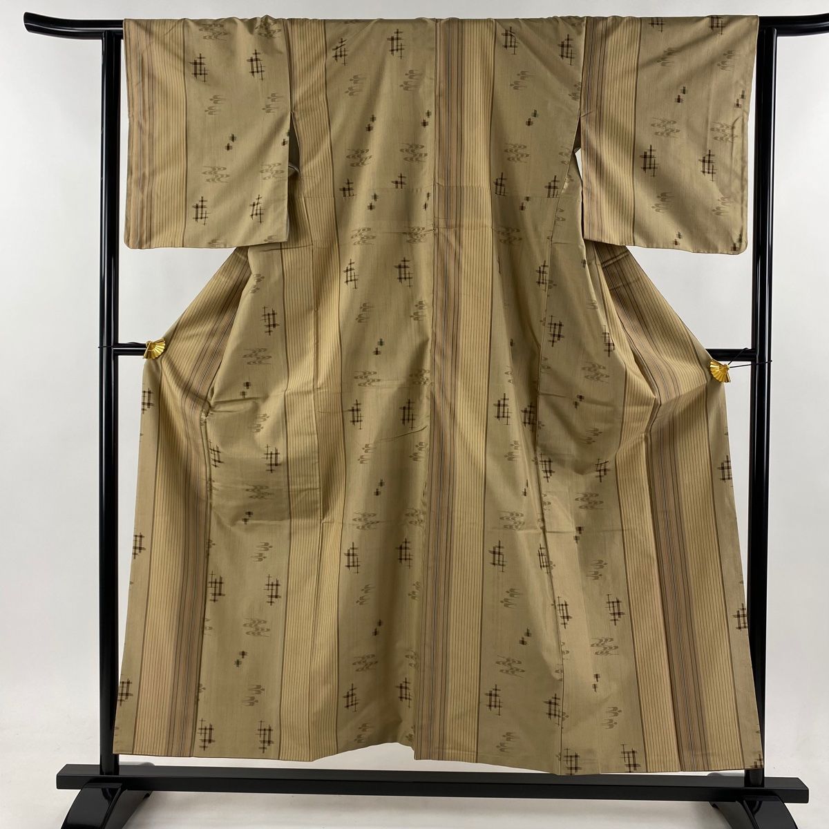 紬 身丈154.5cm 裄丈63.5cm S 袷 つばめ 縞 薄茶色 正絹 名品