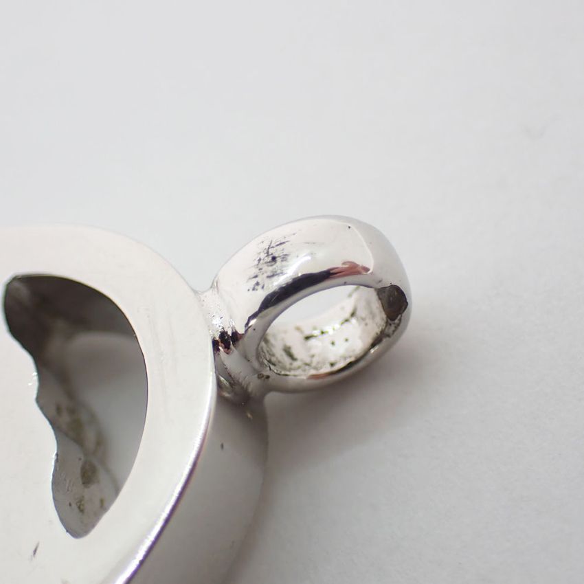 カルティエ 2C シルバーカラー ロゴ チャーム/ペンダントトップ[g310