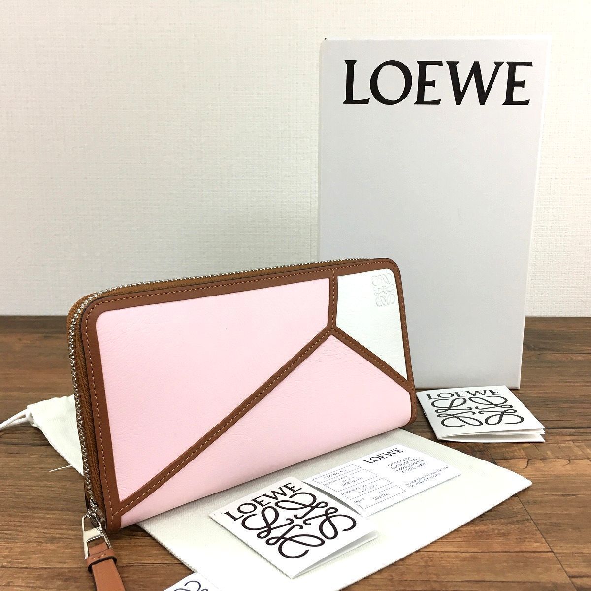 LOEWE長財布タン-