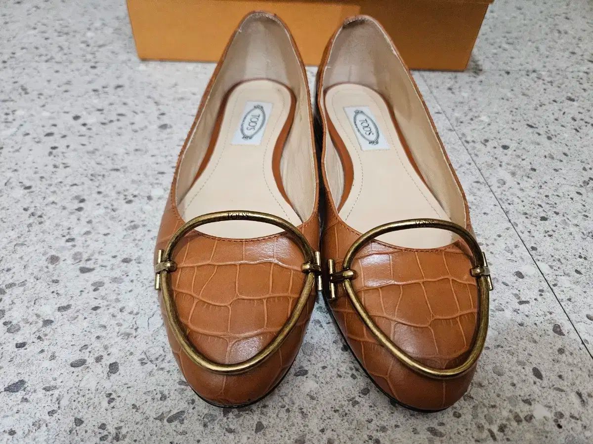 新発売鳥用TOD'S(トッズ) フラットシューズ 35 サイズ 自立支援