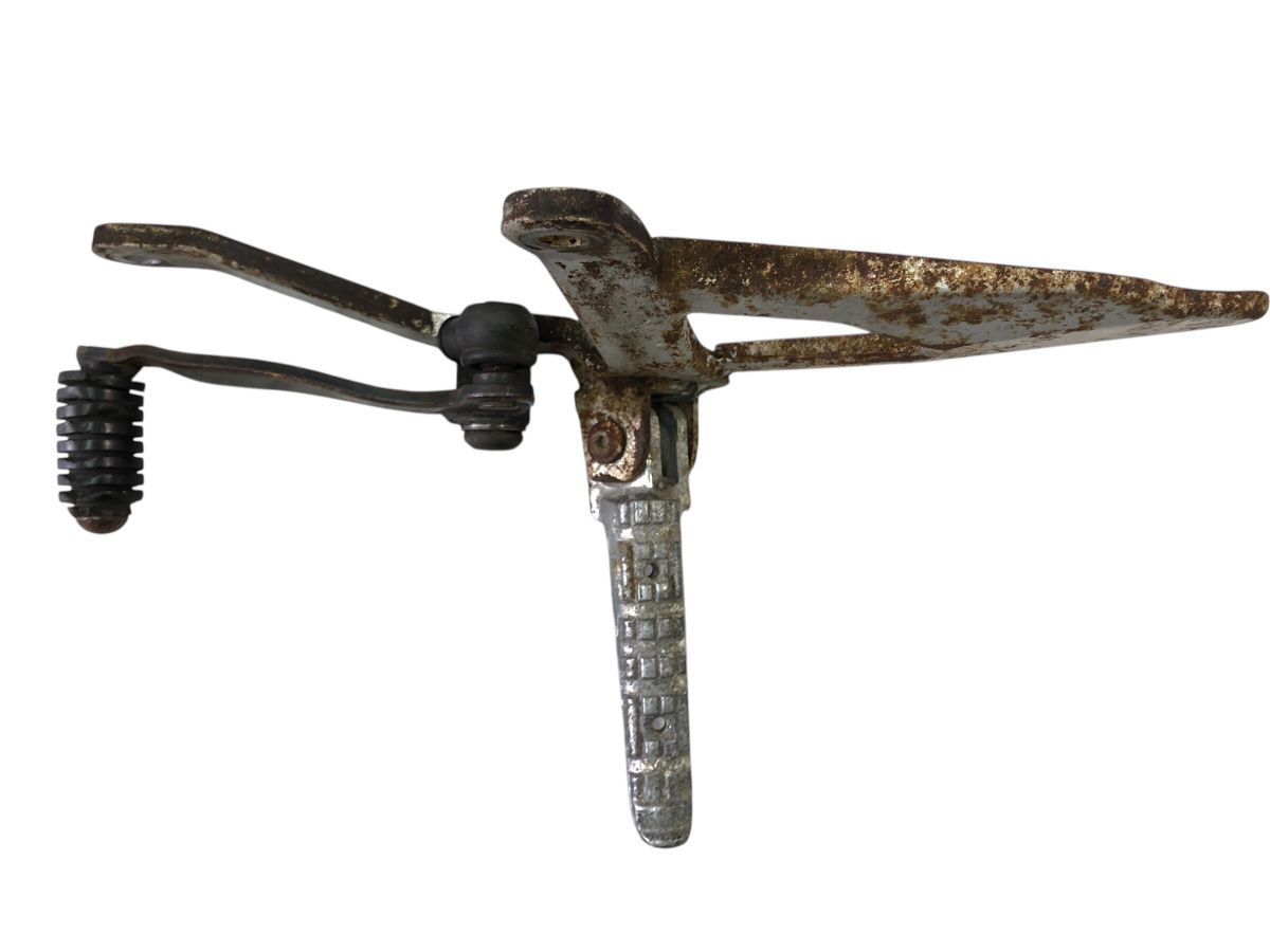 ブレーキペダル