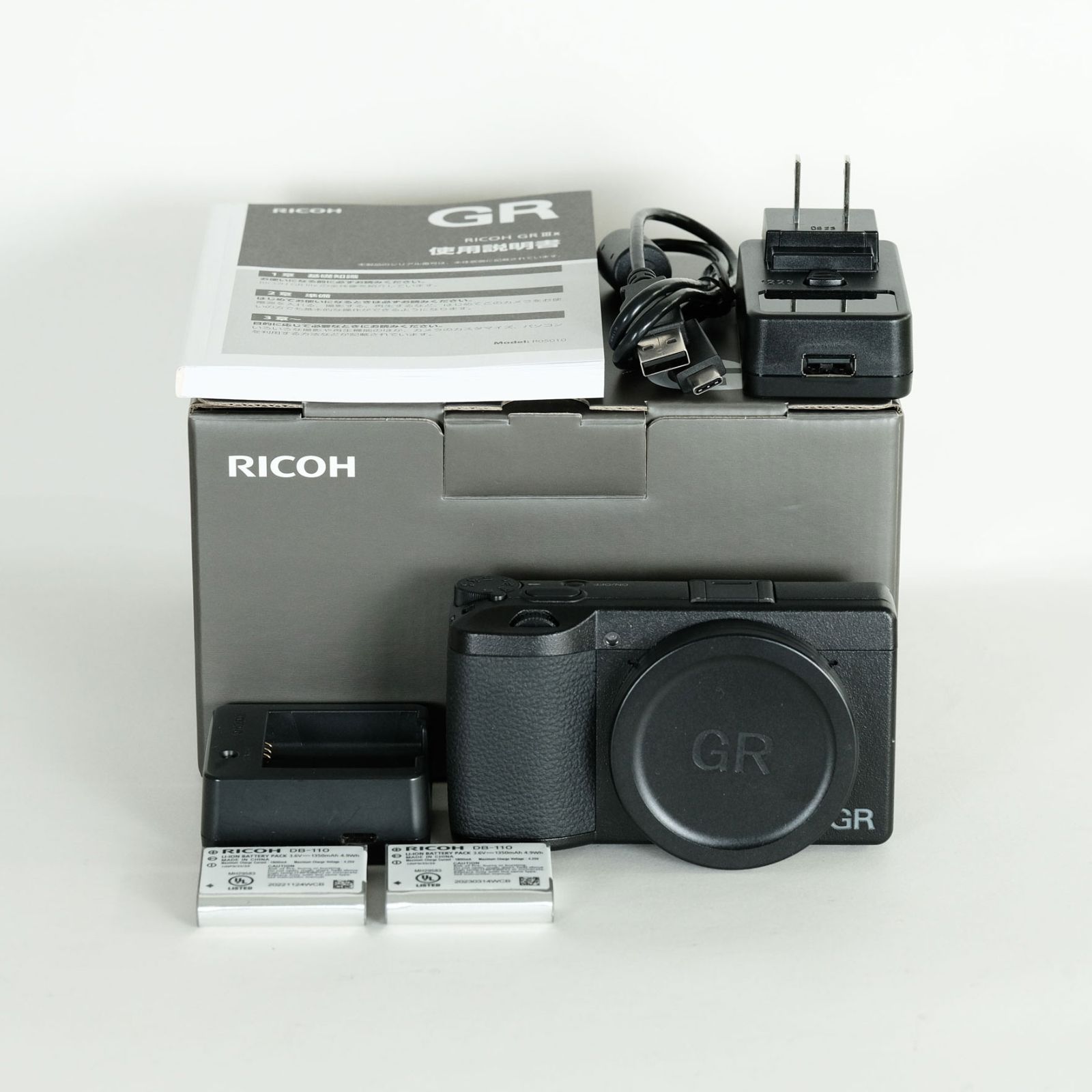 RICOH GR IIIx コンパクトデジタルカメラ　純正バッテリー2点付き RICOH GR IIIx コンパクトデジタルカメラバッテリー2点付き
