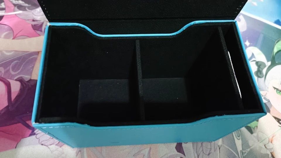 遊戯王 聖殿の水遣い 合皮製デッキケース　スリーブ二点セット 遊戯王 聖殿の水遣い 合皮製デッキケース スリーブ二点セット
