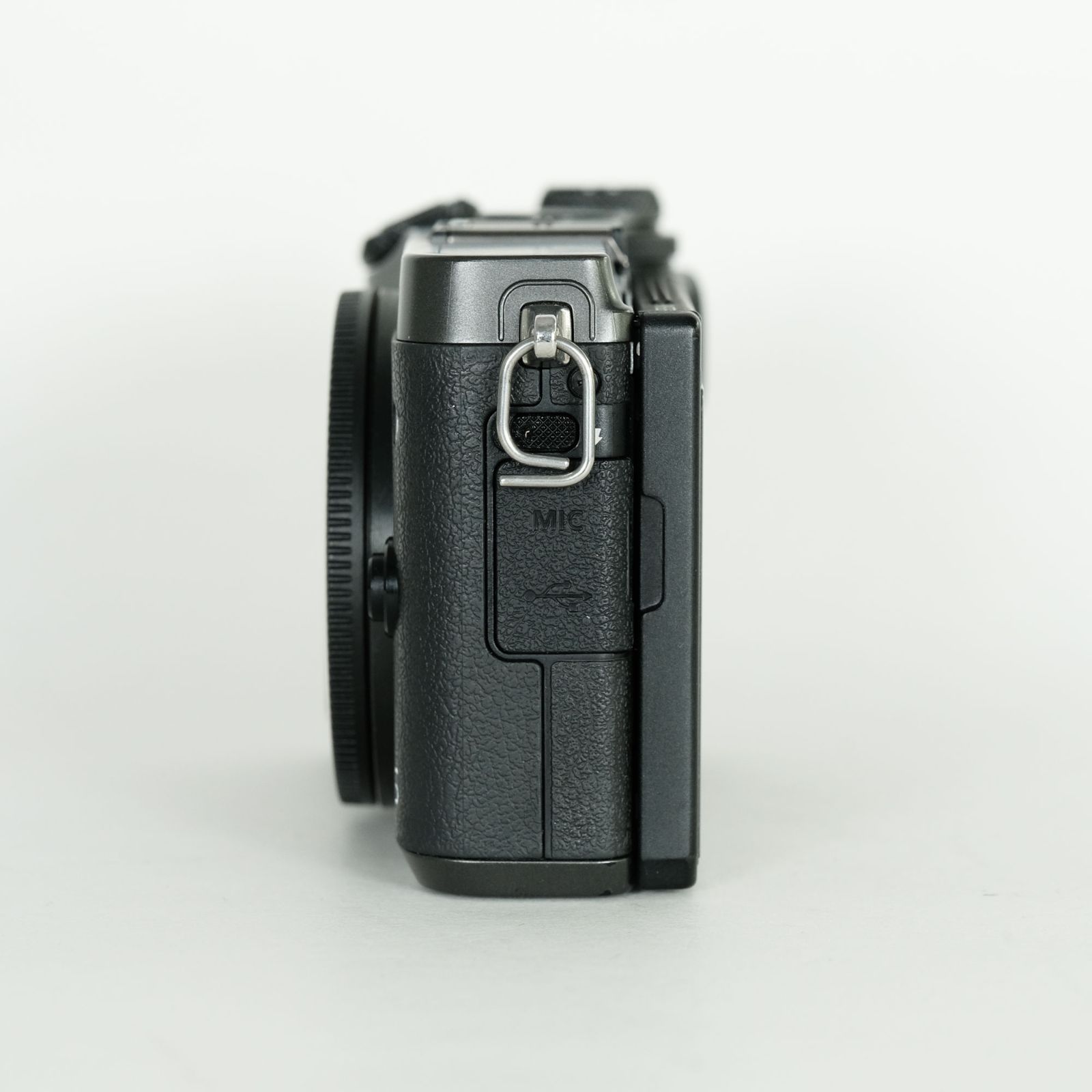 良品] Canon EOS M6 [ボディ ブラック] / キヤノンEF-Mマウント