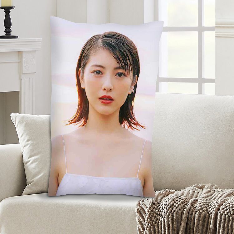 浜辺美波 超セクシー かわいい 美人 水着下着 巨乳美脚美尻 イラスト