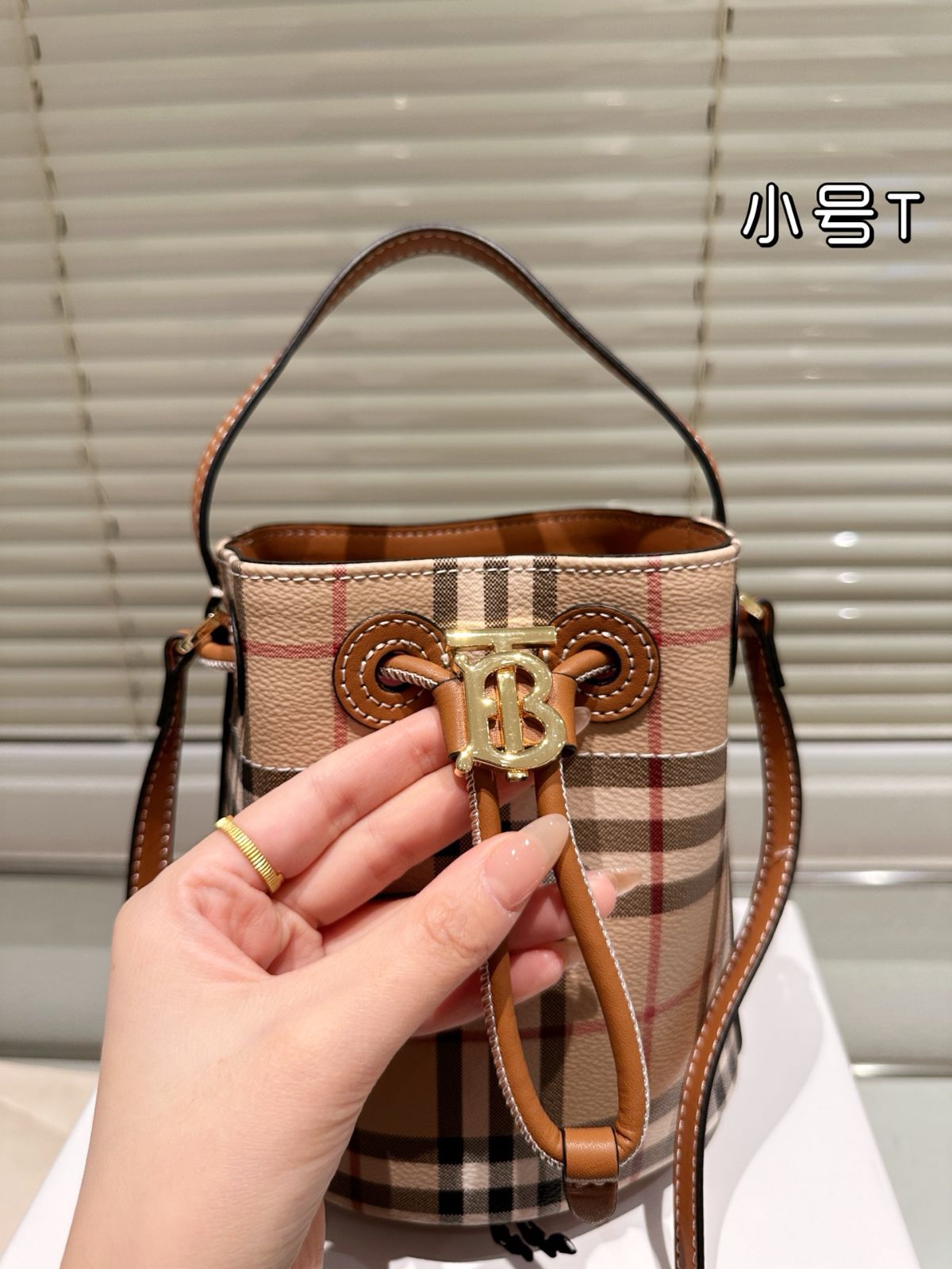★関税込み・送料無料★ バーバリー TB バケットバッグ 三越伊勢丹 | burberry/バーバリー通販 | ミニ TBバケットバッグ
