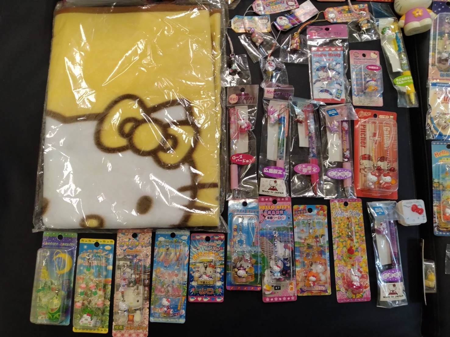 【期間限定出品！】キティ　グッズ　まとめ売り　非売品あり 非売品あり】 ハローキティ グッズまとめ売り - メルカリ