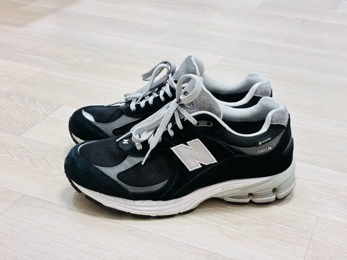ニューバランス ゴアテックス