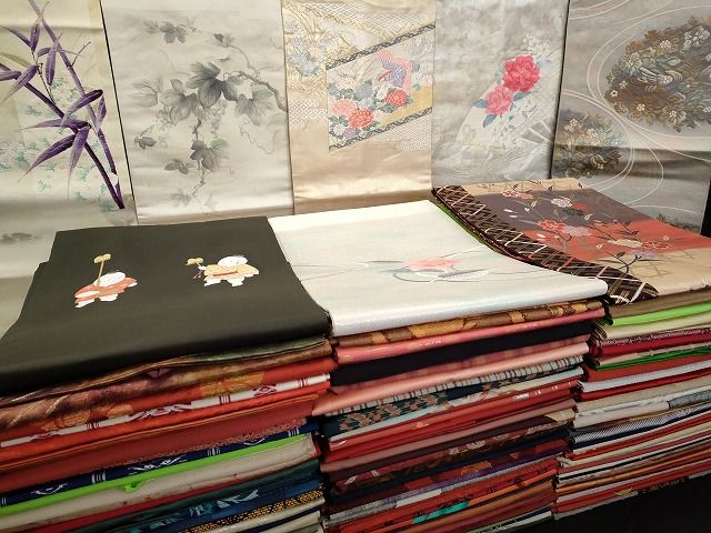 専用ページ名古屋帯 正絹 葡萄やお華 鳥 菱 亀甲 虹彩 K-9747 名古屋帯 塩瀬 紅型 白地に亀甲・花・蝶柄 ob420 | リサイクルと