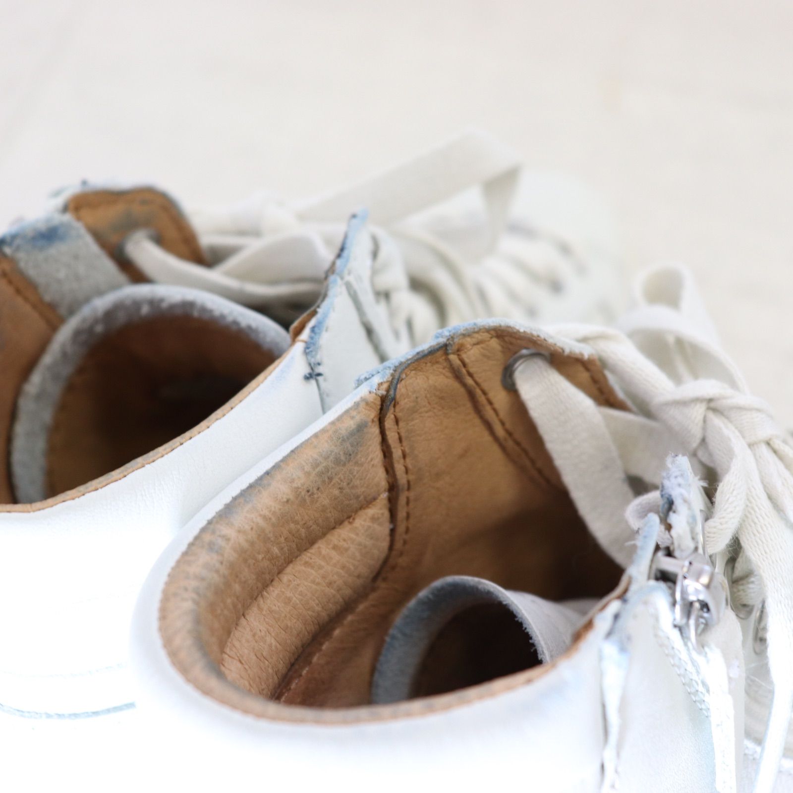 即日発送】UGG アグ レザー スニーカー 白 サイドジップ