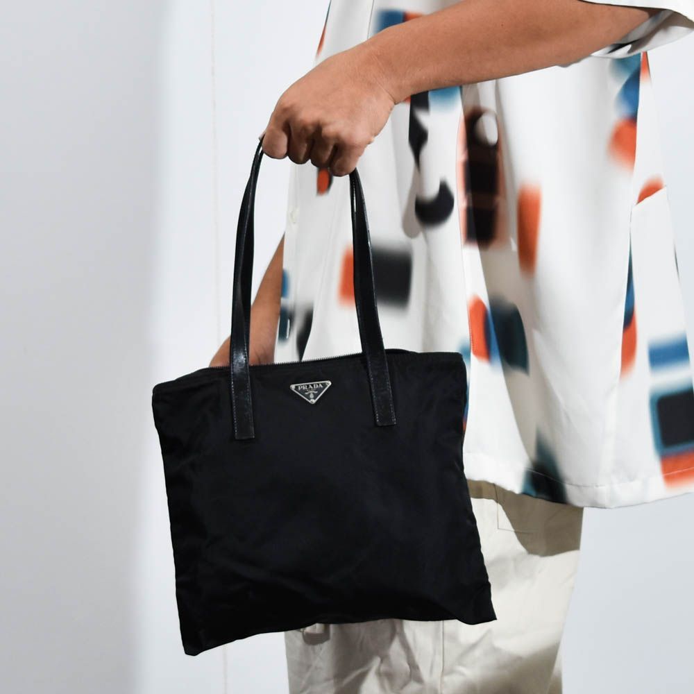 PRADA ブラック ナイロン トートバッグ 中古・古着通販】PRADA (プラダ) ナイロントートバッグ ブラック