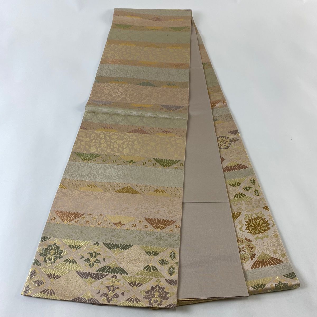 袋帯 美品 名品 箔屋清兵衛 落款 華文 草花 刺繍 箔 ベージュ お太鼓柄 