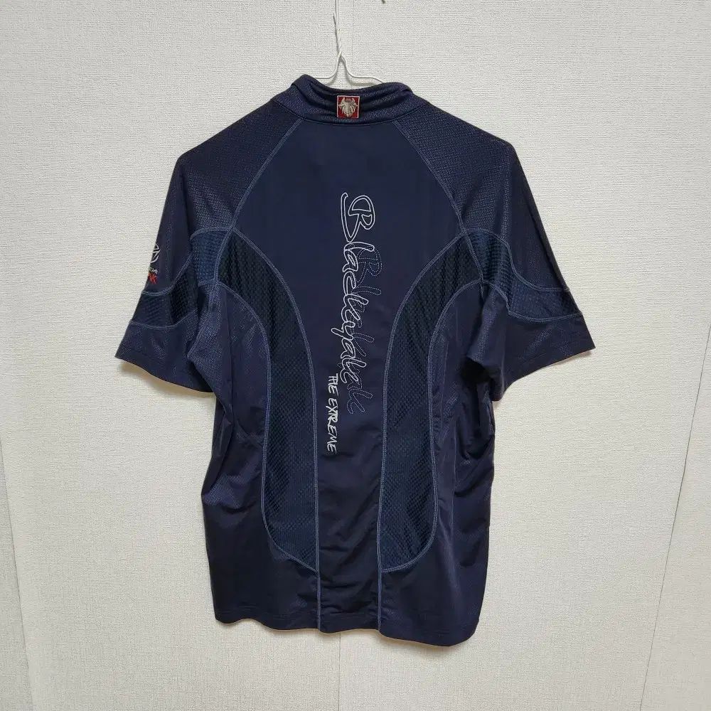 韓国発★新品 BLACK YAK ブラックヤク スポーツウェア トップス M 韓国発☆新品 BLACK YAK ブラックヤク スポーツウェア トップス M