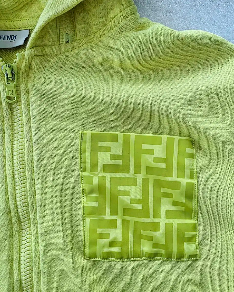  FENDI フェンディ キッズ フード ジップアップ ジャケット 14 A その他 ジャケット ブルゾン