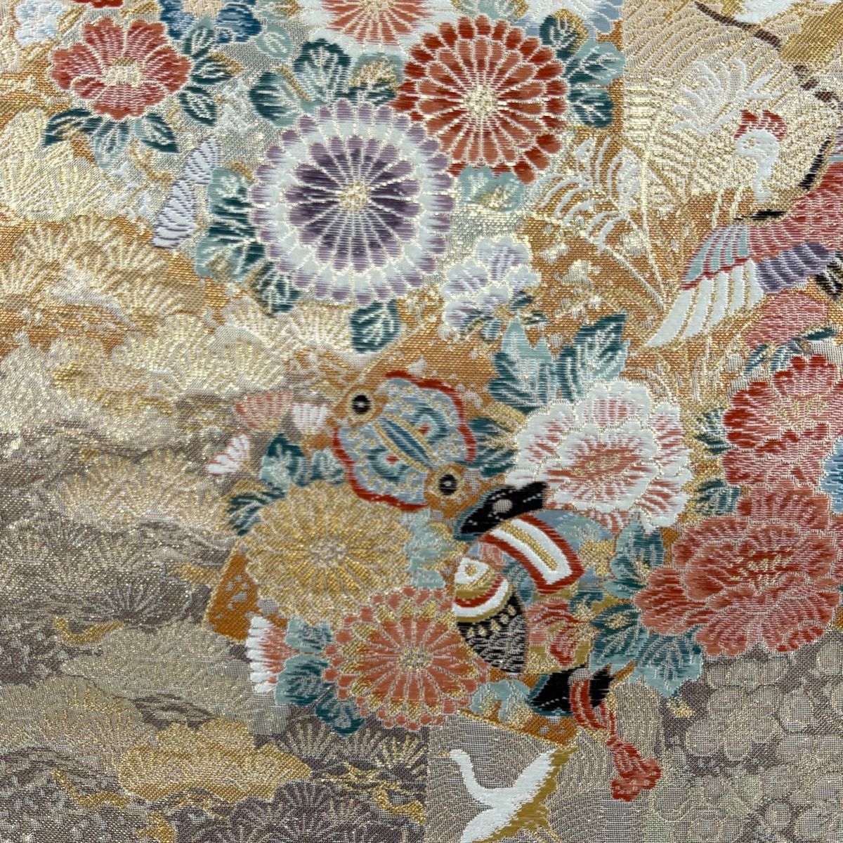 美品 ゴールド袋帯 宝尽くし 菱形文様 亀甲文様 お祝 正絹 作り帯 Kisste 袋帯 振袖用 帯 成人式 ゴールド 変わり亀甲 芍薬 西陣織