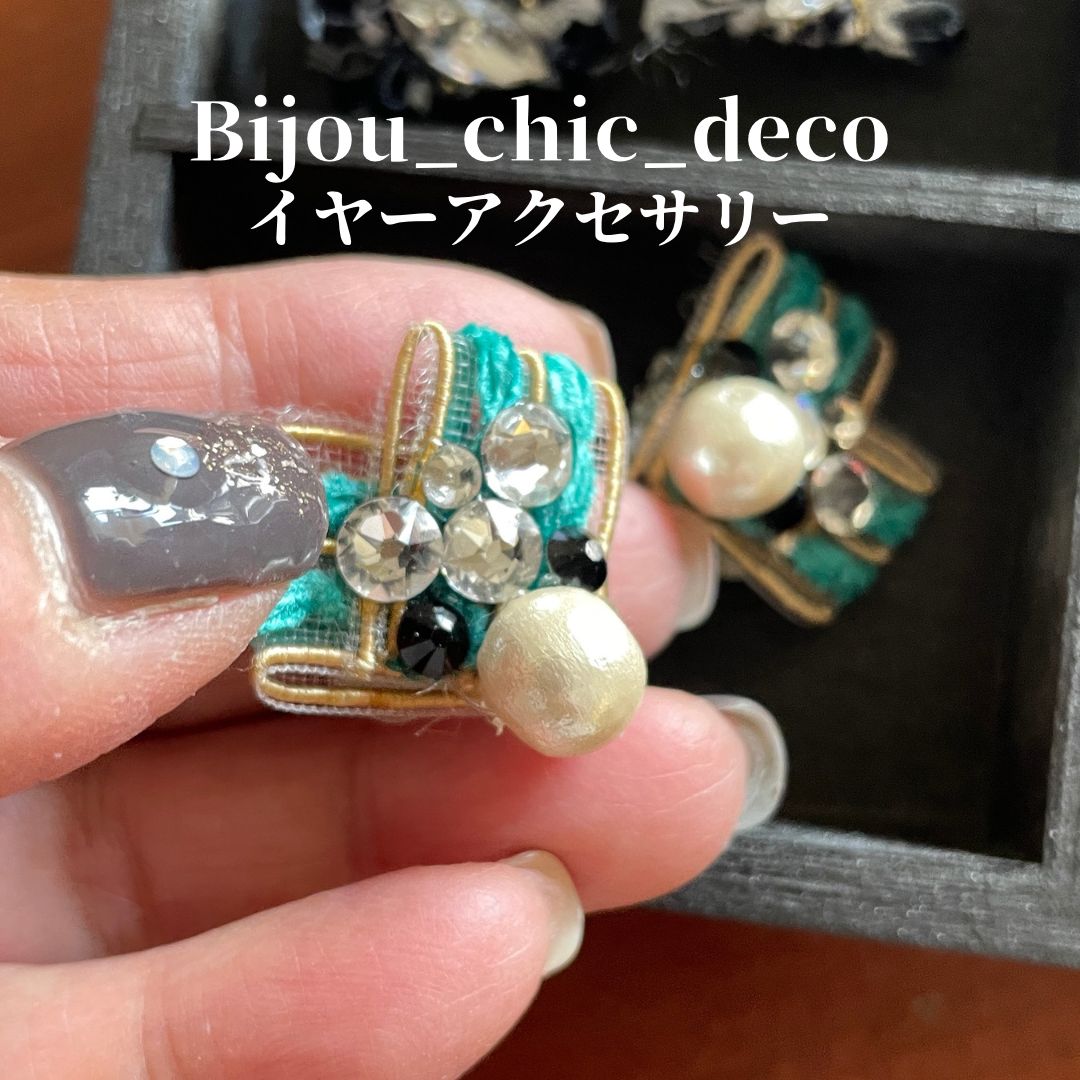 リボンとビジューのピアスグリーン
