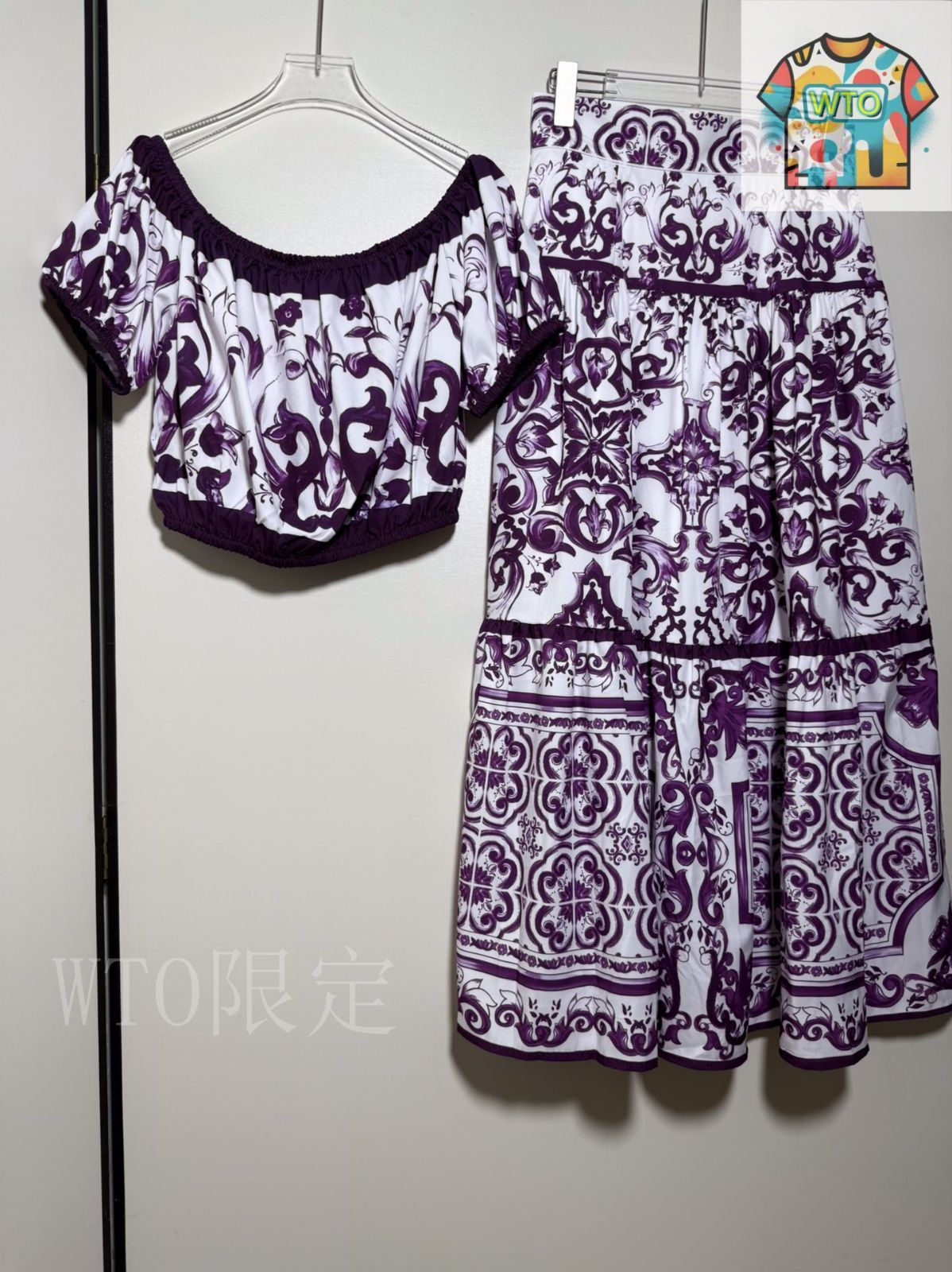 【DOLCE&GABBANA】チェリー柄 オフショルダー クロップトップ 今日特価】Dolce&Gabbana Purple Porcelain Off-Shoulder Set