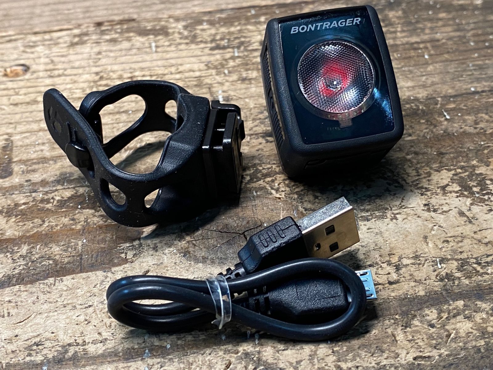 IZ490 ボントレガー BONTRAGER Flare RT リアライト 点灯確認済 IZ490 ボントレガー BONTRAGER Flare RT リアライト 点灯確認済