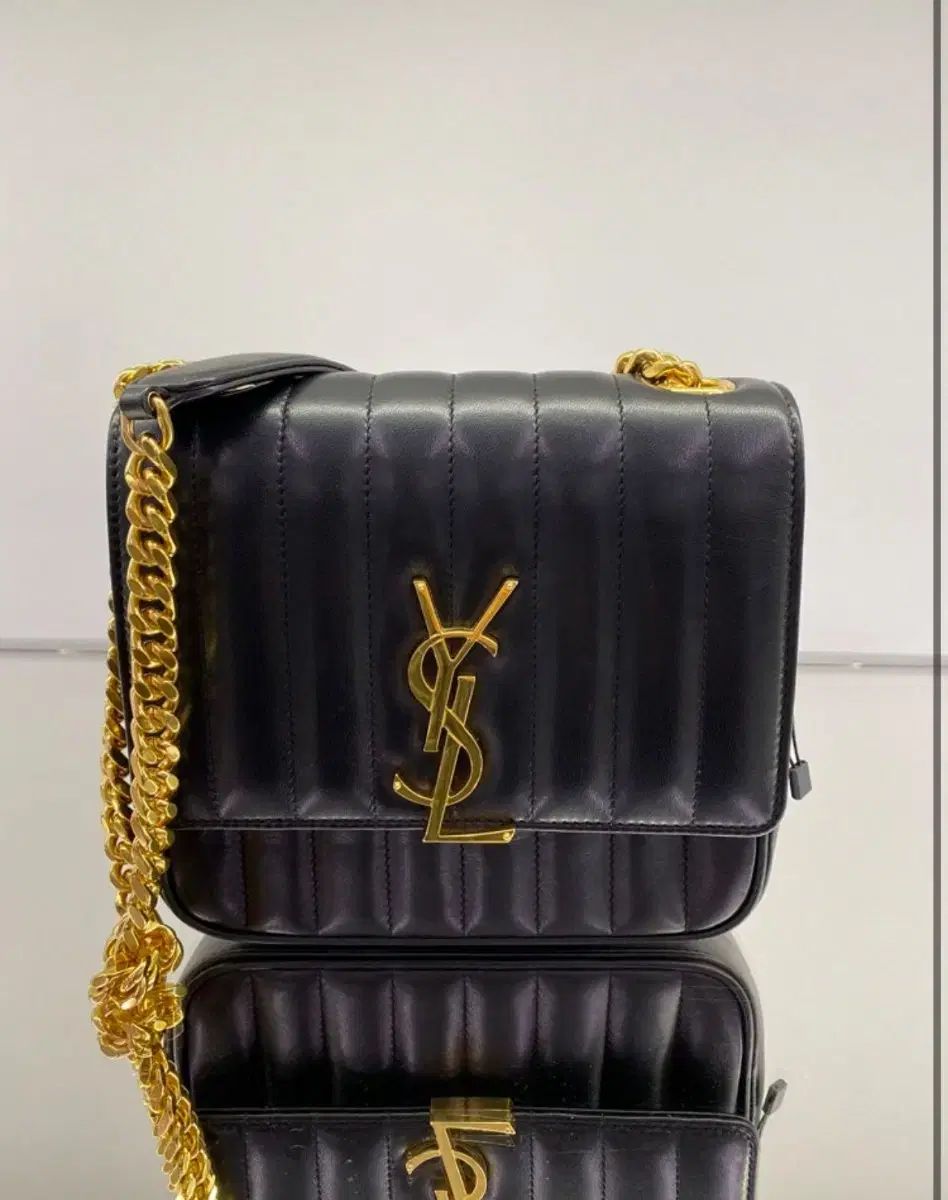 Saint Laurent サンローラン ヴィキ チェーンバッグ ミディアム 絶妙 女性 レディース バッグ
