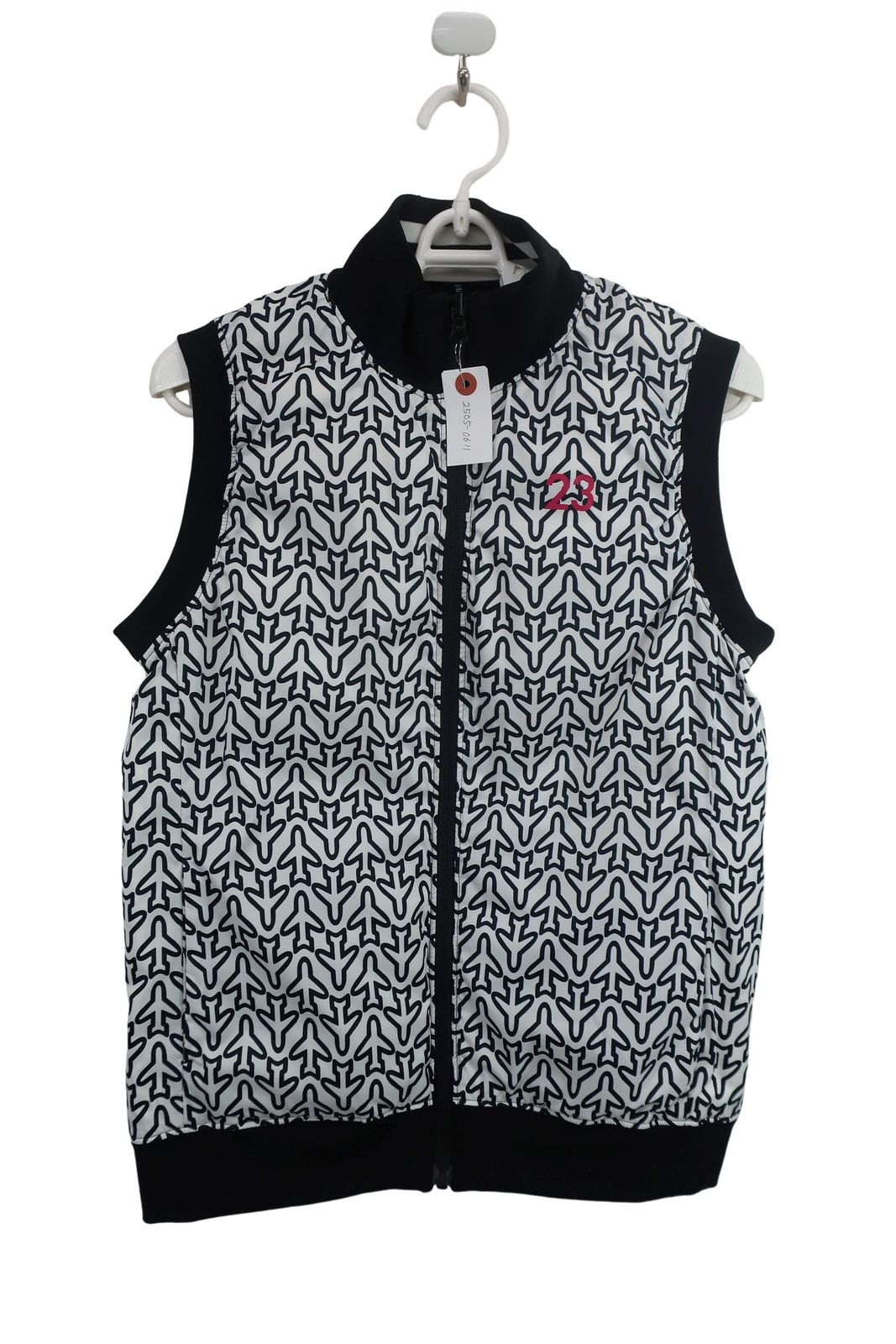 美品】23区 GOLF(23区ゴルフ) リバーシブルベスト 黒 / 白黒総柄