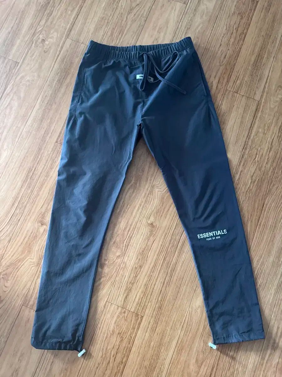 FEAR OF GOD フィアオブゴッド ESSENTIALS エッセンシャルズ トラックパンツ