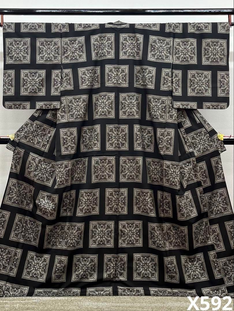 本場大島紬 泥大島 正絹 身幅ゆったり パールトーン加工済 X592