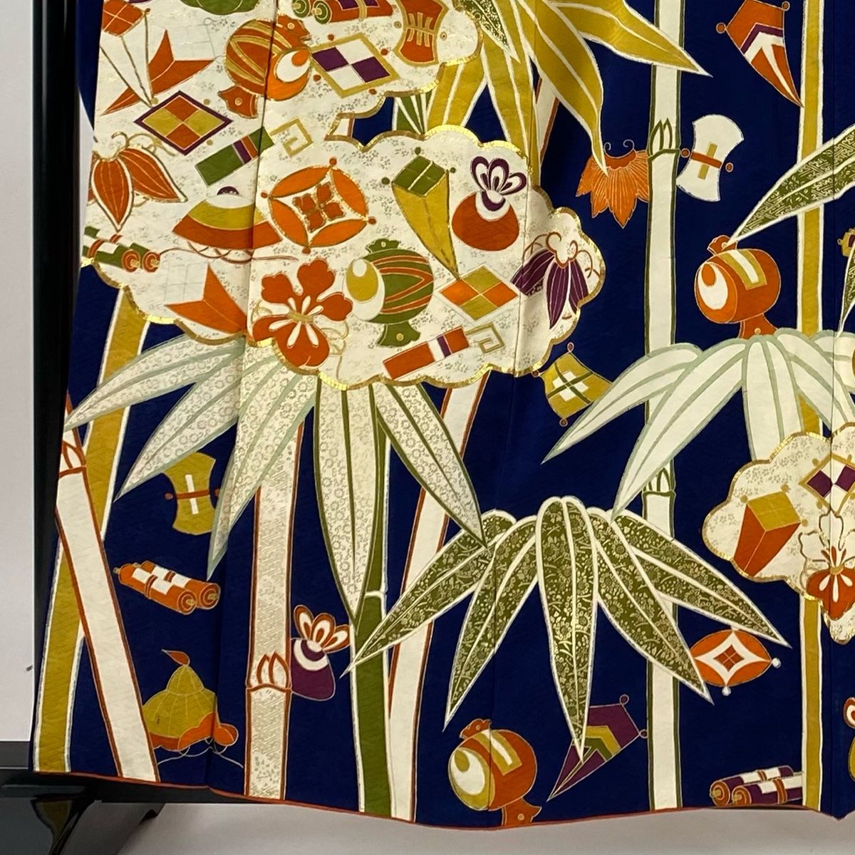 振袖 身丈161.5cm 裄丈64.5cm M 袷 御所車 草花 金彩 ぼかし 濃ピンク  