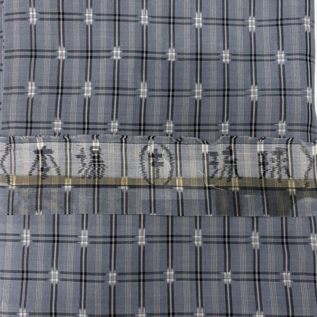 裄67、身丈157.2㎝☆夏琉球紬　夏着物　琉球夏布　絣柄　薄物　青灰色　やや難 帯のアトリエ花邑 hanamura 銀座店 「濃藍色地 夏琉球絣 紗紬 単衣」