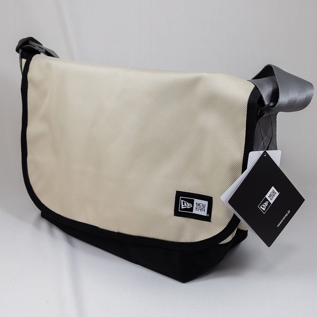 【ニューエラ正規品】ニューエラ NEW ERA バッグ ショルダーバッグ 9L ストーン(商品番号：14392108)