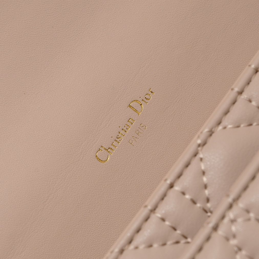 ● Dior