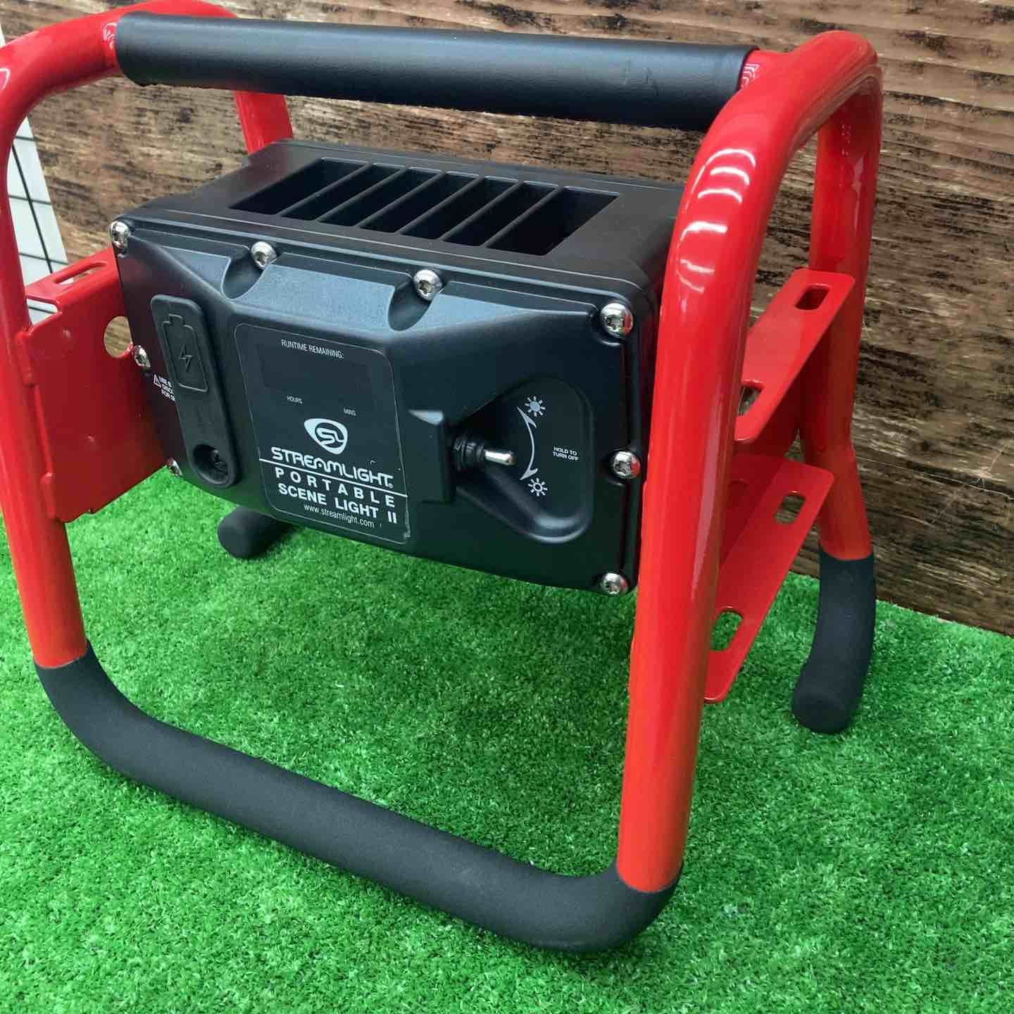 お楽しみに。 ストリームライト 46003 ポータブルシーンライトII100V 赤 最高10 000ルーメン 川越店