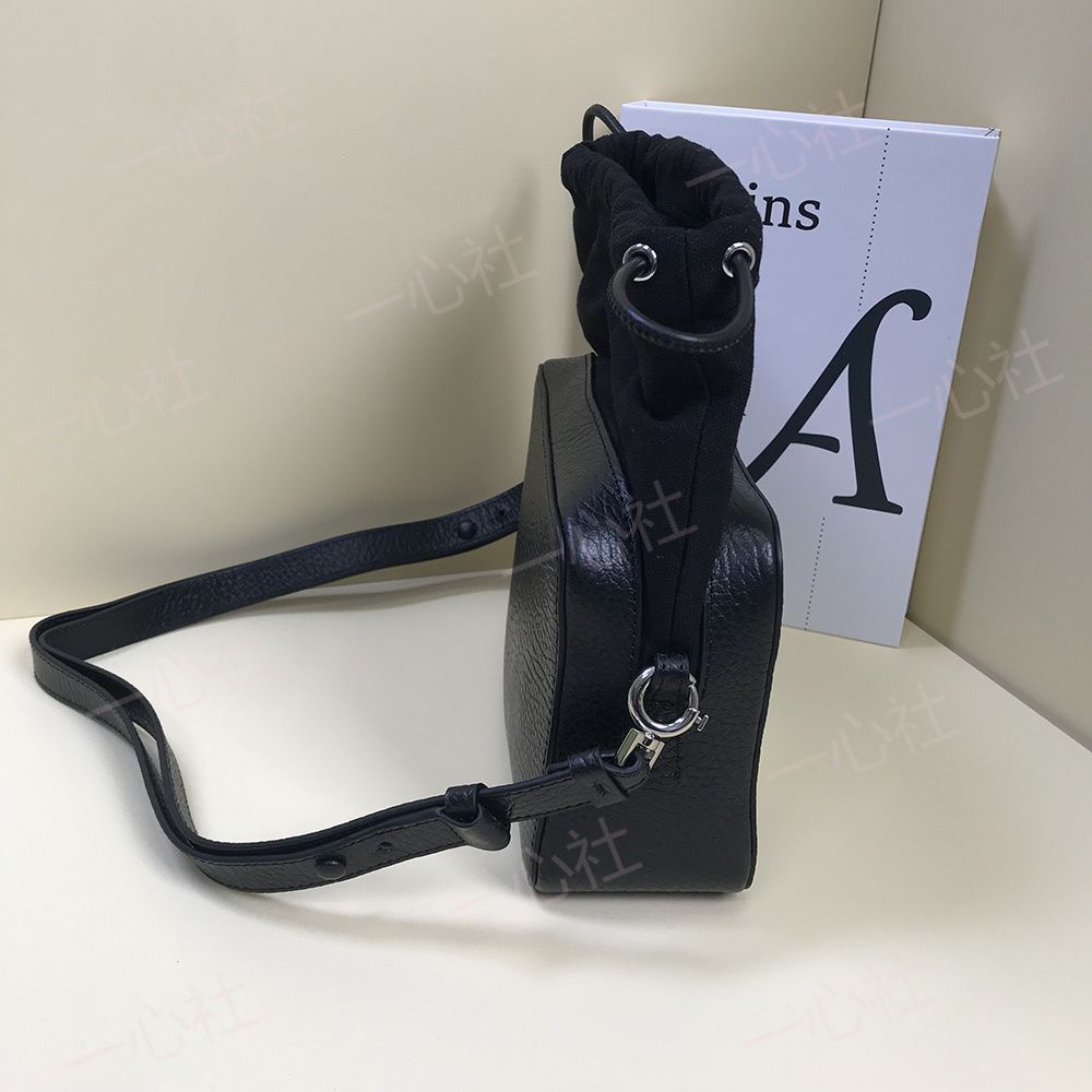 割引中！Maison Margiela 5ACカメラバッグ ユニセックス P199 - メルカリ 