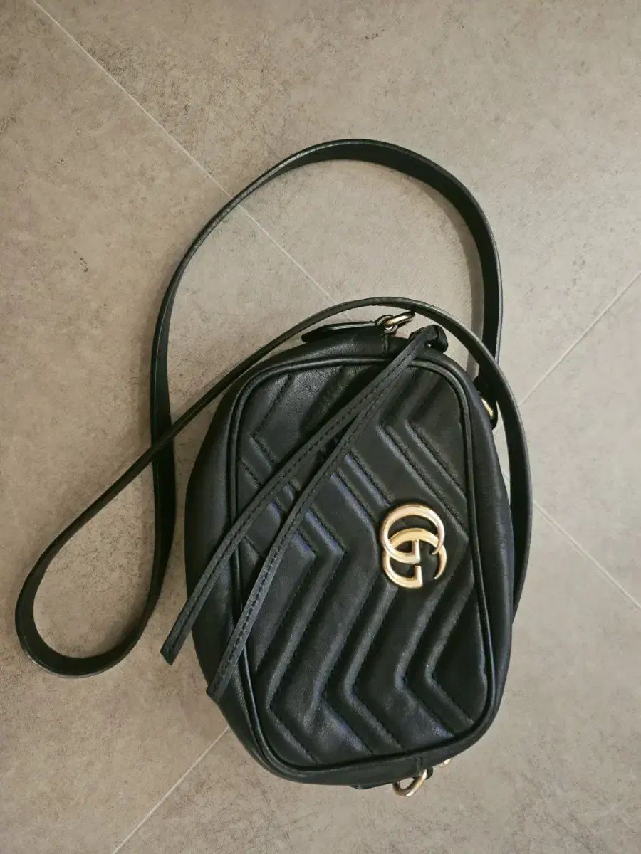 GUCCI(グッチ) GG マーモント ミニ クロスバッグ ブラック