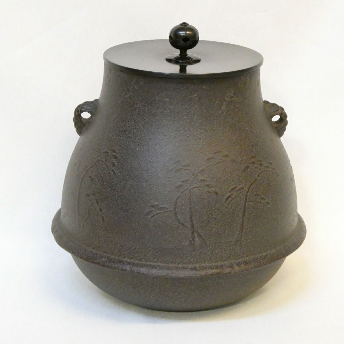 経年未使用品】山形県 釜師 高橋敬典作 浜松地紋 鶴首羽釜 風炉 経年未使用品】山形県 釜師 高橋敬典作 浜松地紋 鶴首羽釜 風炉