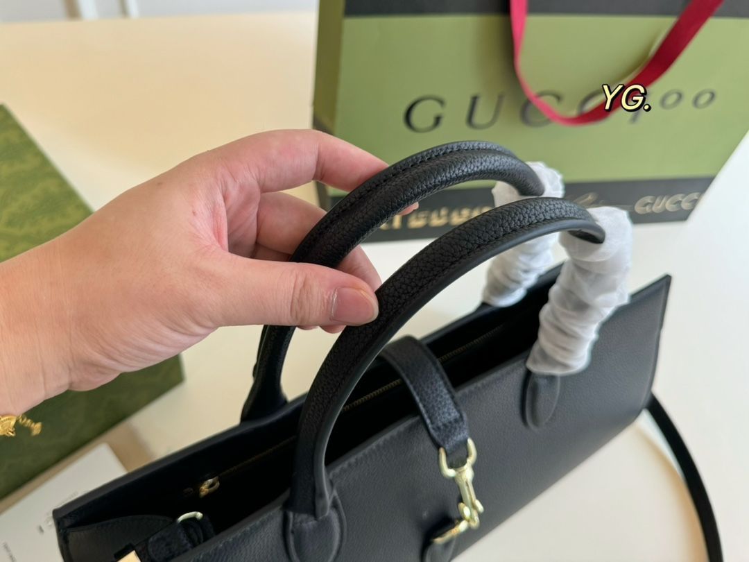 Gucciの新作Jackieハンドバッグ、トランペット郵便配達バッグ