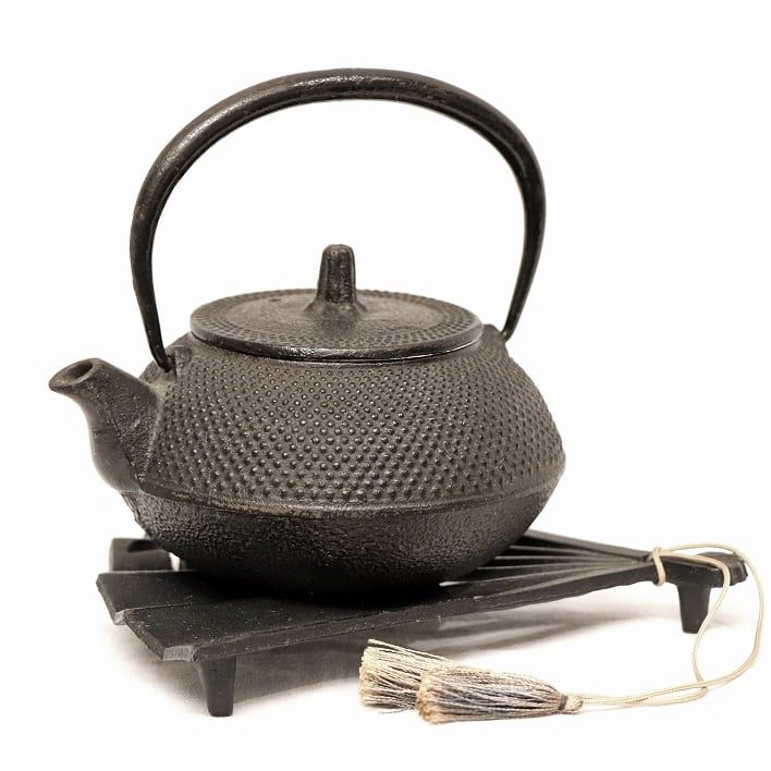 南部鉄器・文秀堂・鉄瓶・「寿」扇子型台付・No.181022-19・梱包