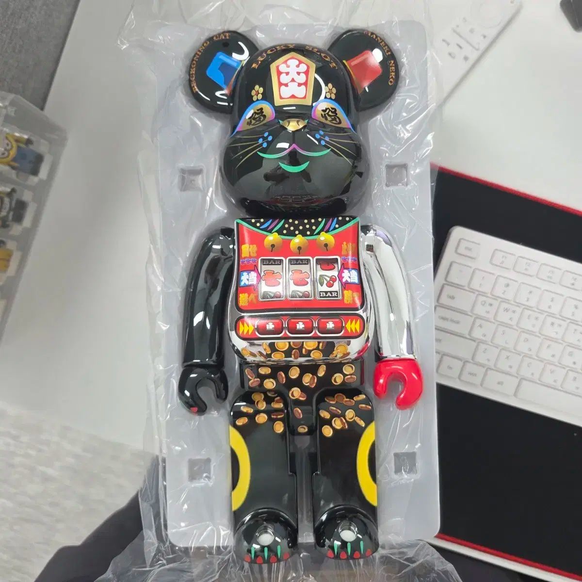 BE@RBRICK(ベアブリック) 400 % ラッキーキャット 猫 洋服