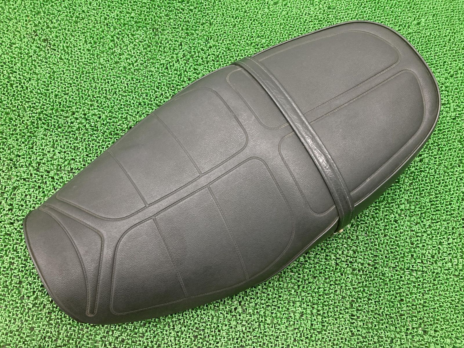 ゼファー1100 シート 1667 カワサキ 純正 中古 バイク 部品 ZR1100A