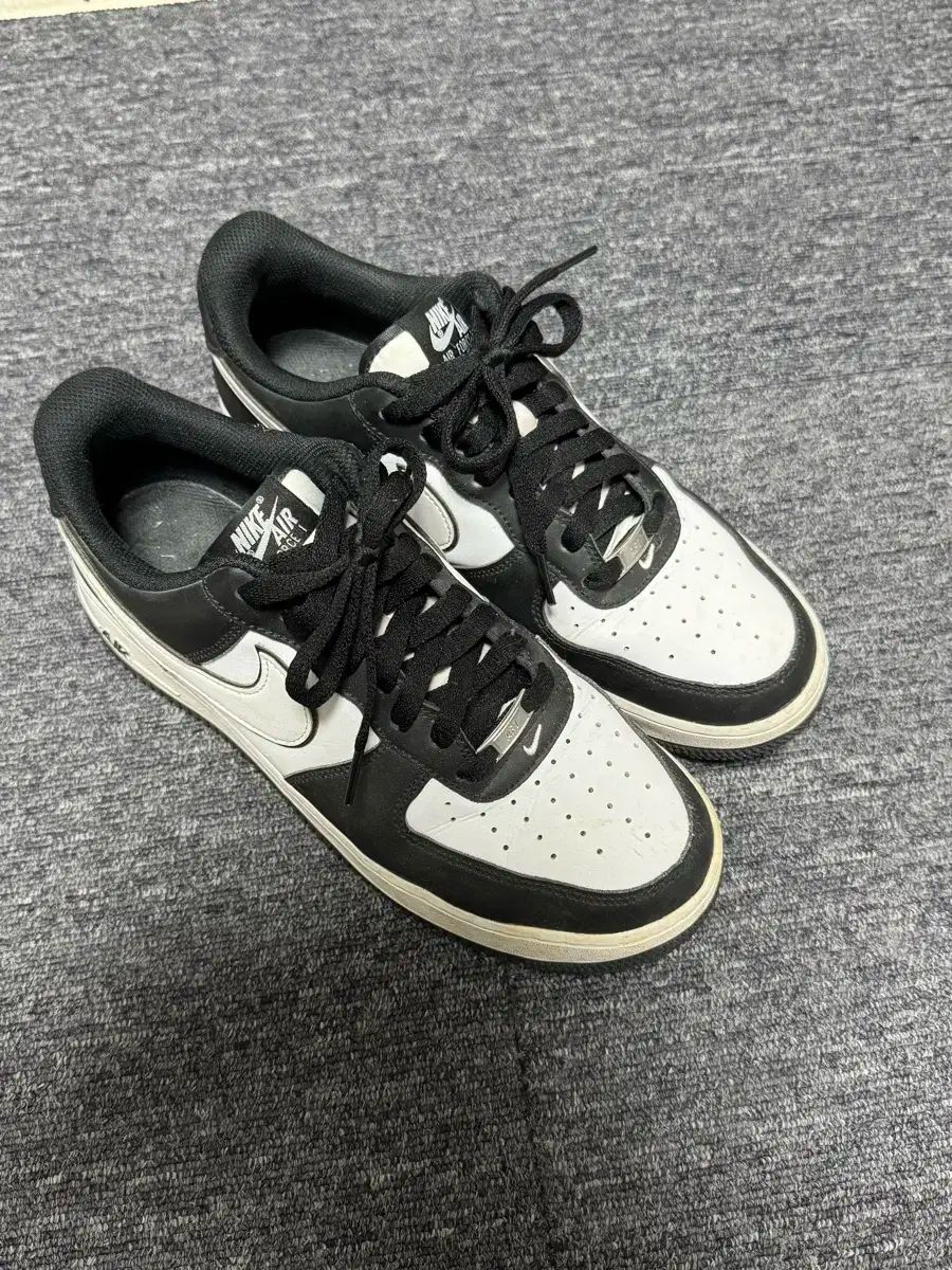 NIKE ナイキ エアフォース ブラック-ホワイト 280