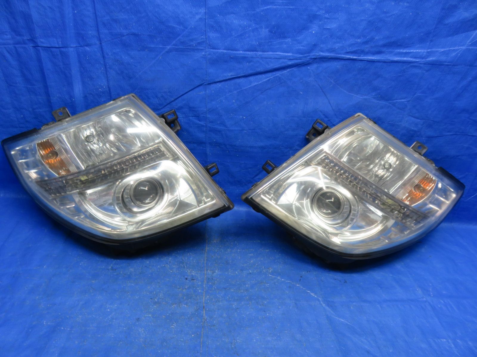 LA6446 点灯OK 日産 エルグランド E51 ヘッドライト HID ヘッドランプ 左右セット 純正 KOITO 100-24852 HCHR-273 NE51 ME51 MNE51