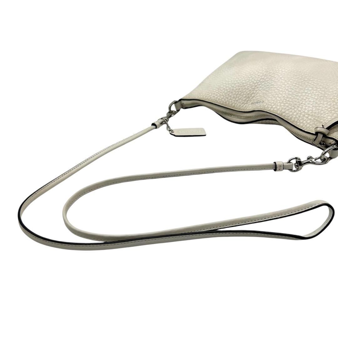 良品 1010 Coach ショルダーバッグ シボ革 レザー ホワイト 良品 1010 Coach ショルダーバッグ シボ革 レザー ホワイト