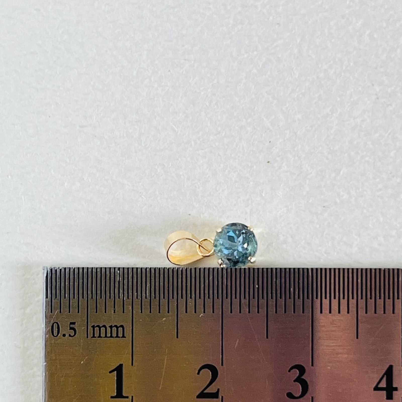 【在庫僅少】 K18 天然石サンタマリアアクアマリン ラウンド ペンダントトップ アクセサリー