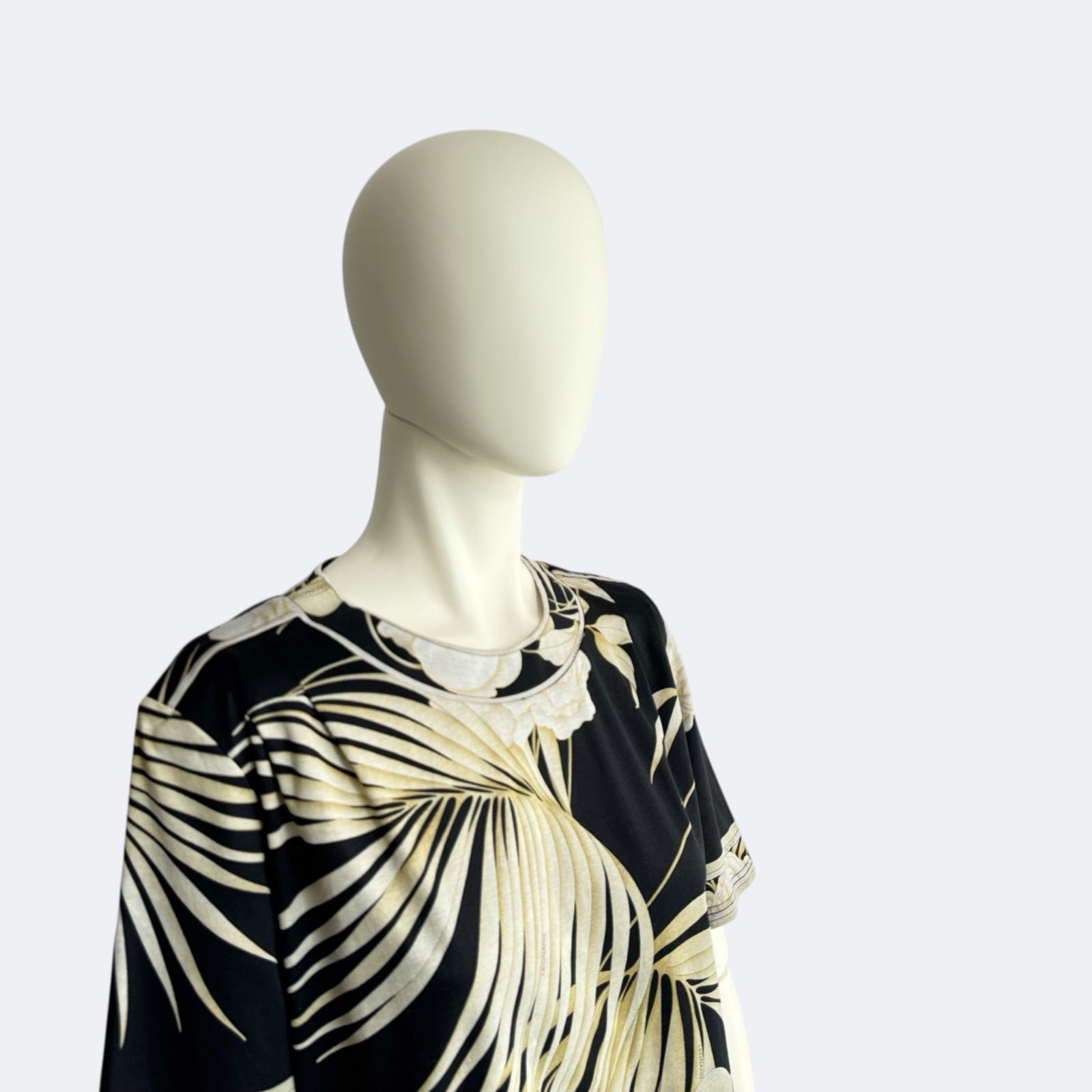 LEONARD レオナール 艶々 コットン カットソー 花柄 日本製 美品 LEONARD レオナール ブラウス カットソー 花柄 フラワー 総