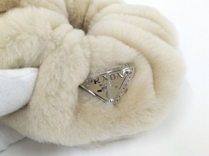 PRADA プラダ シュシュ ファー ベージュ 1IF131