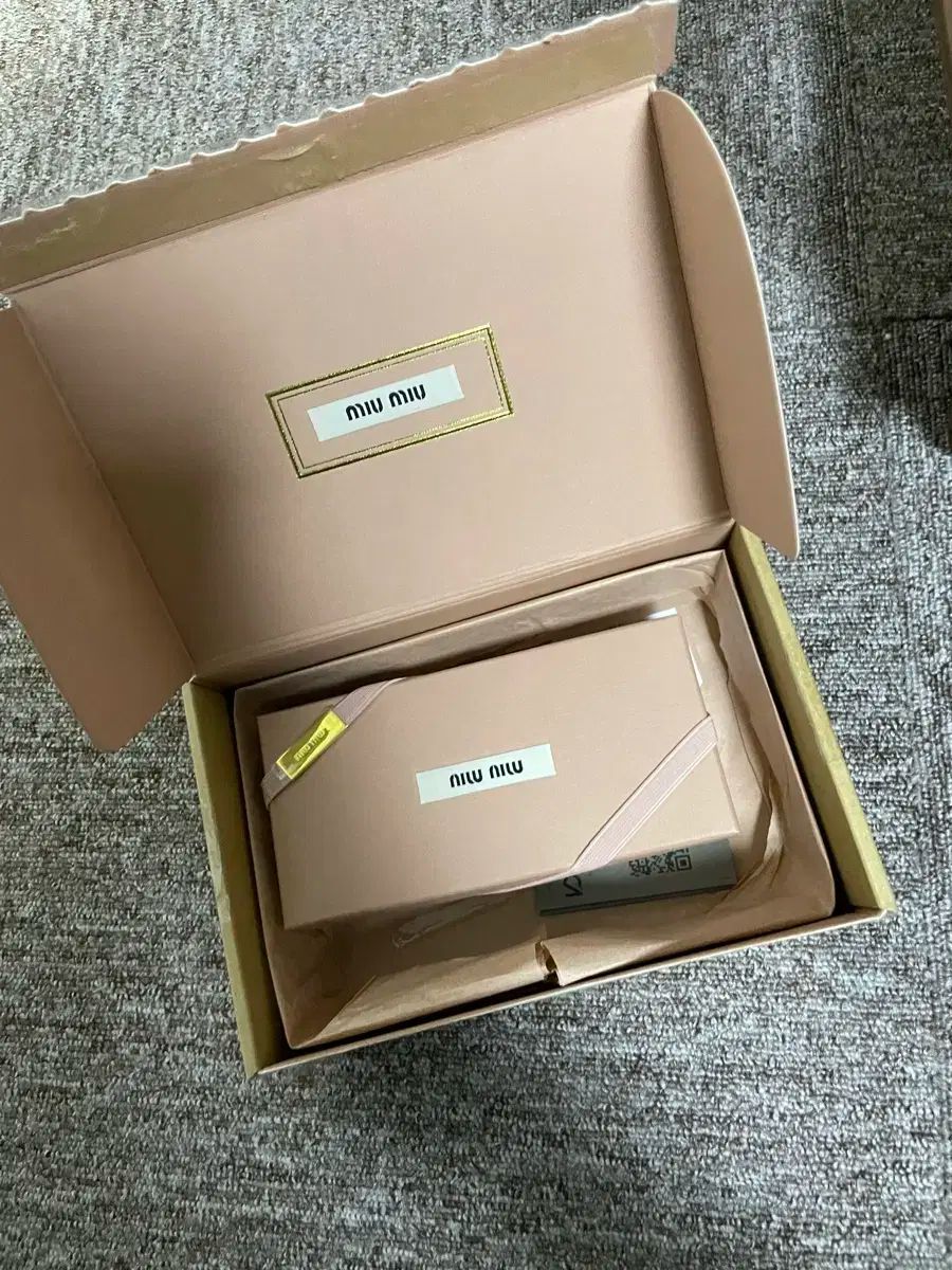 ミュウミュウ リーガルド サングラス miumiu