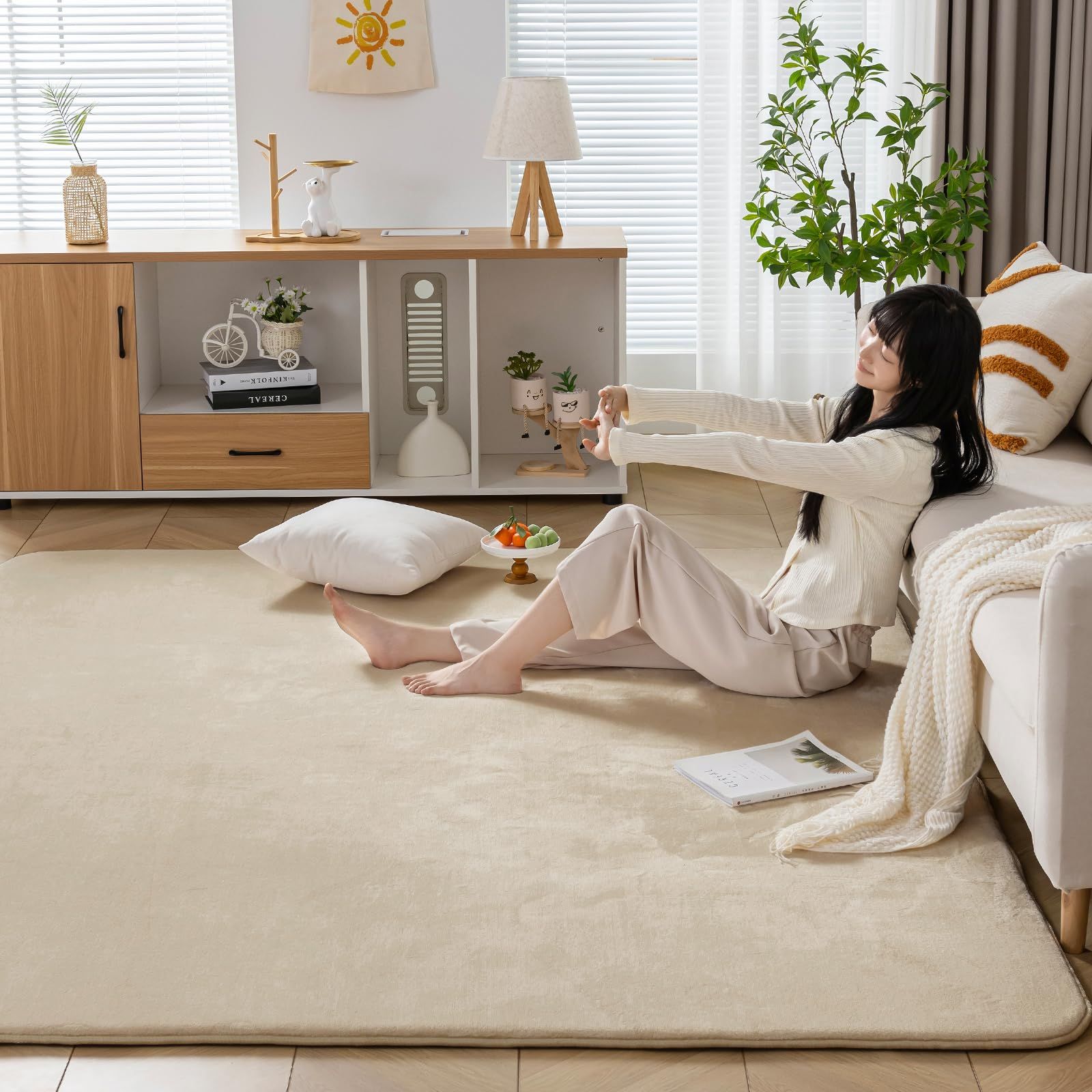 Keusnix ラグ カーペット 低反発 ラグマット 厚25mm 絨毯 厚手 1.5畳 135x185cm 滑り止め付 抗菌 防ダニ加工 オールシーズン快適 リビングマット ふわっと手触り じゅうたん こたつマット 床暖房 ホットカーペット対応 ベージュ