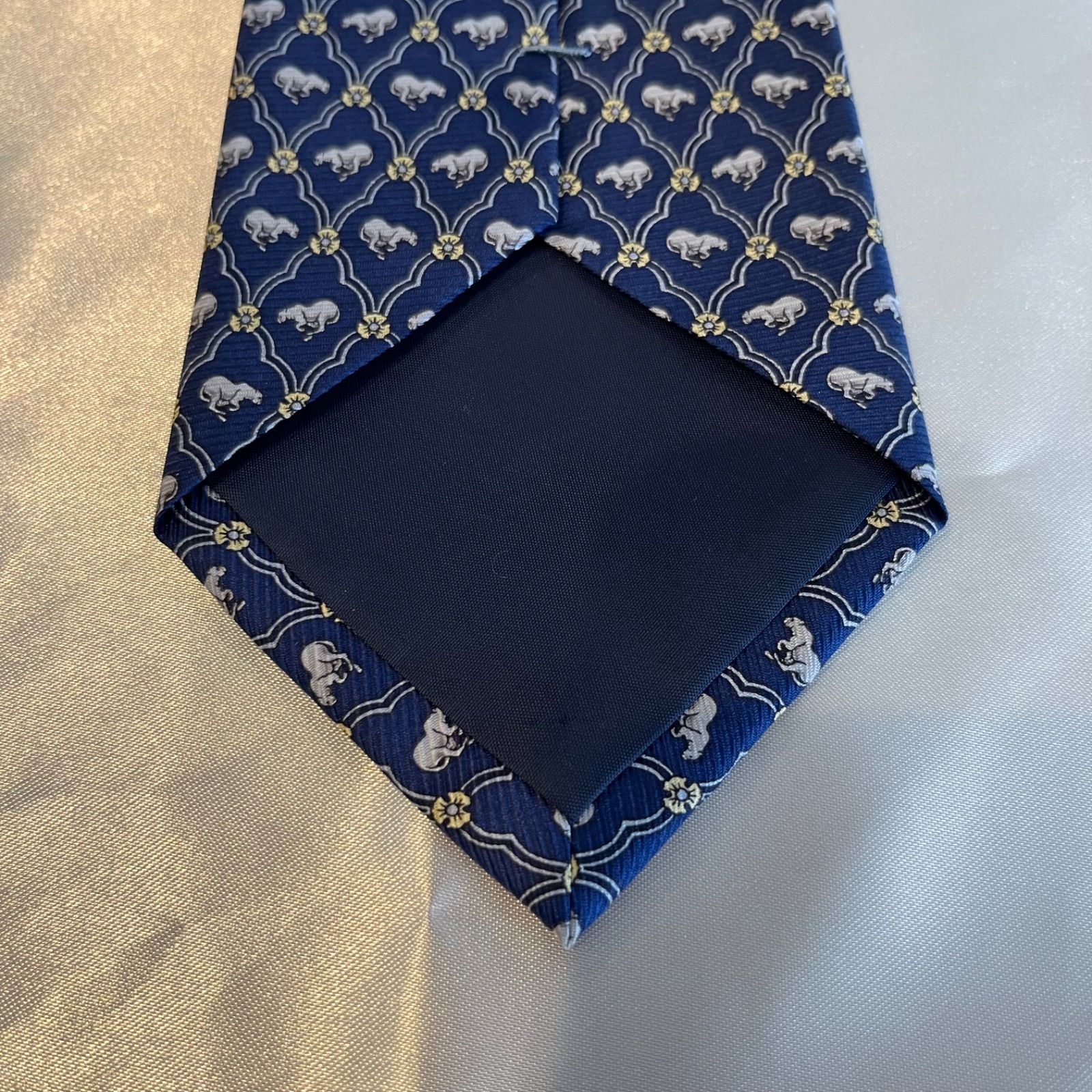 【新品】シャルべ ネクタイ 元値33,000円 ブルー シャルベ/ネクタイ/ネイビーの買取実績【ブランディア】
